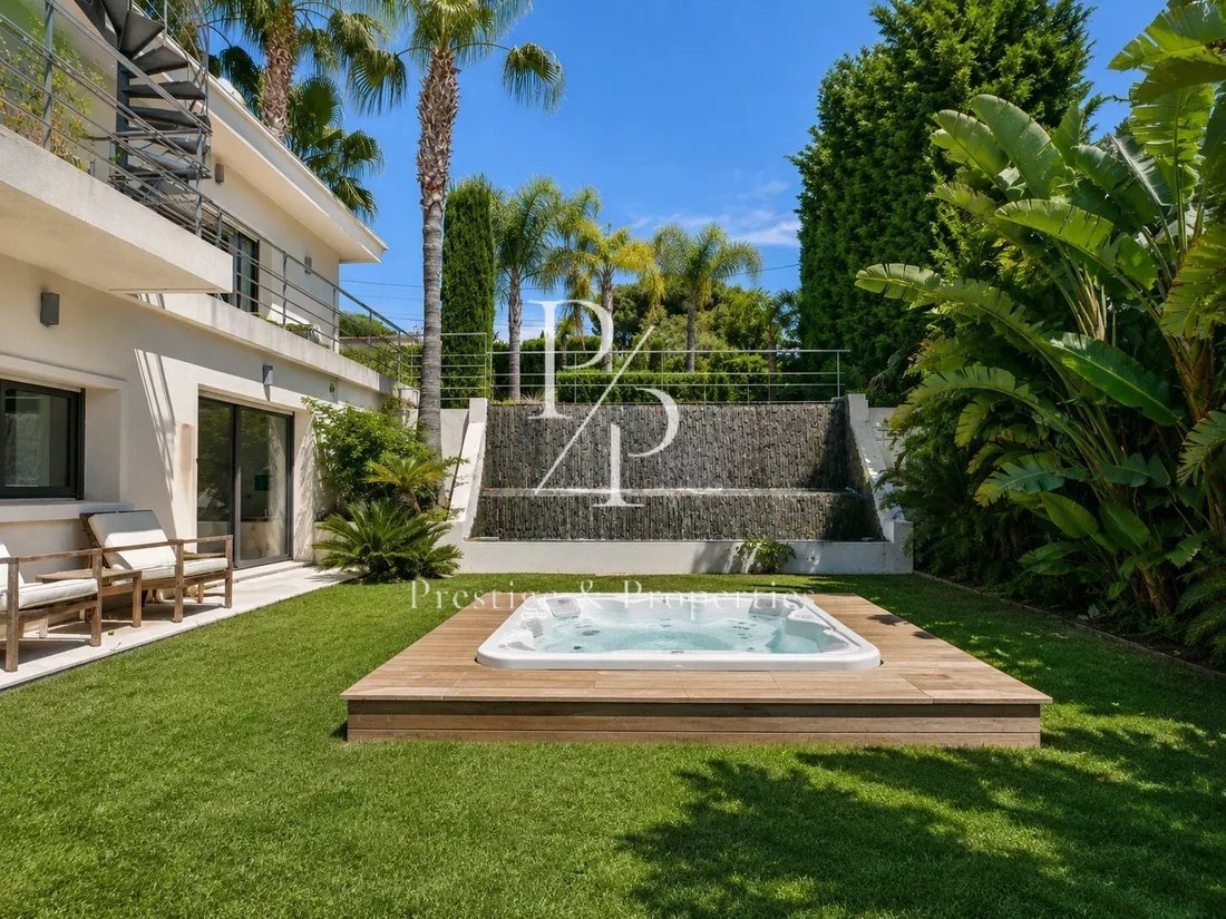Villa in Cannes, Provence-Alpes-Côte d'Azur, France 3 - 18027540