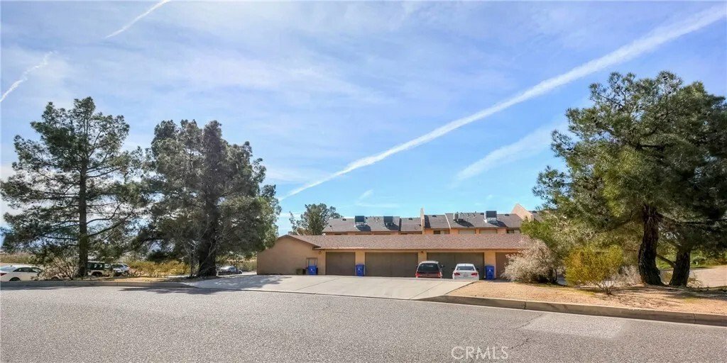 Apple Valley, California, United States 4 - 17401048