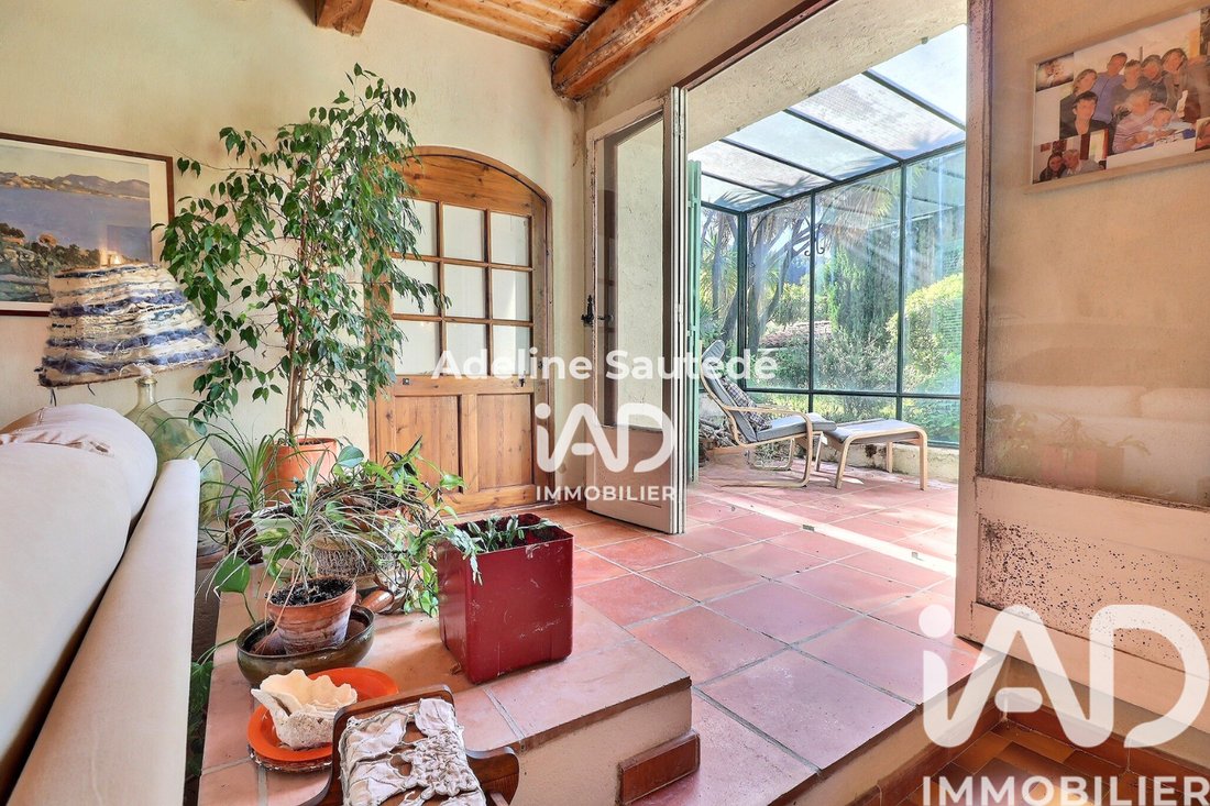 House in Saint-Cyr-sur-Mer, Provence-Alpes-Côte d'Azur, France 4 - 17884776