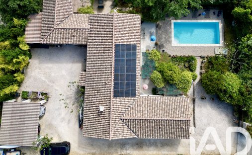 Casa a Saint-Julien-de-Peyrolas, Occitania, Francia 1