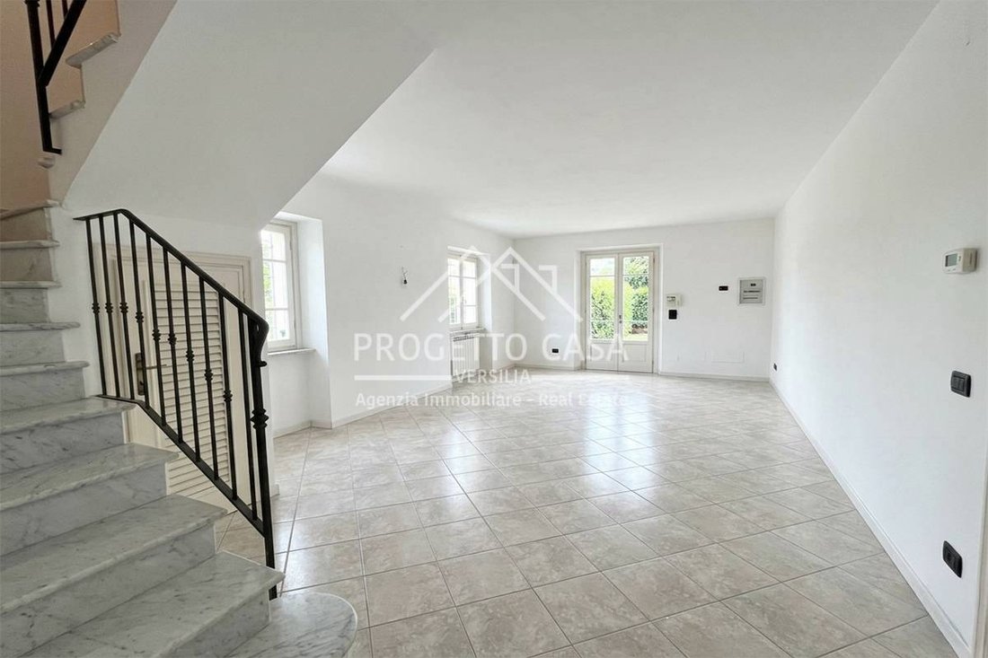 House in Tonfano, Pietrasanta, Italy 4 - 15676179