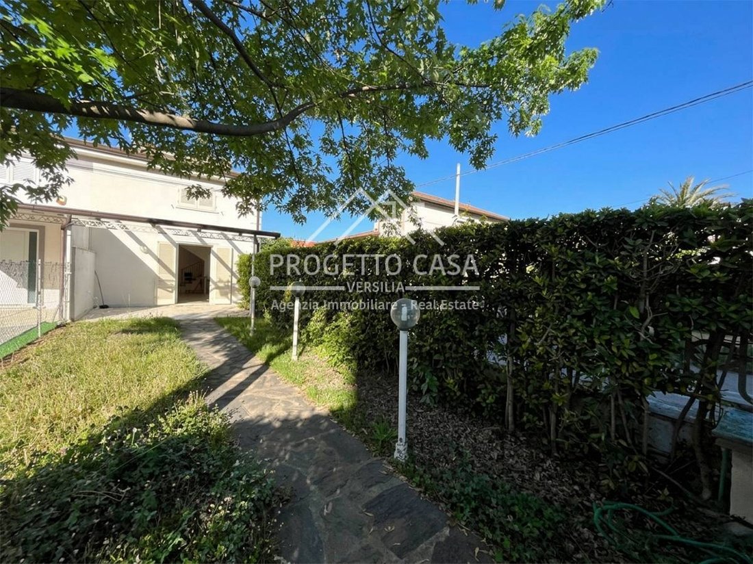 House in Tonfano, Pietrasanta, Italy 3 - 15676179