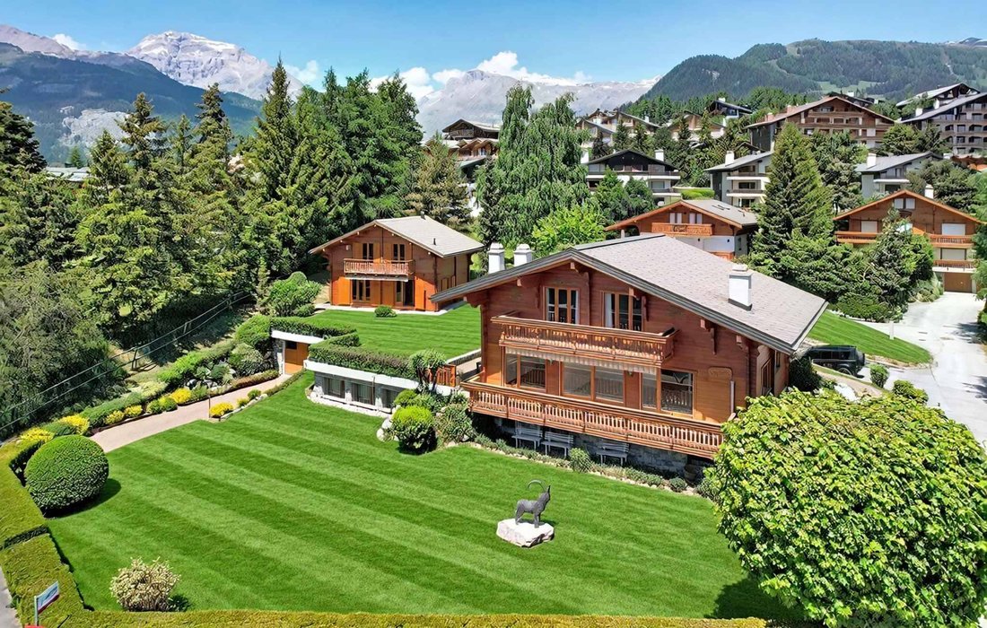 Chalet in Crans-Montana, Valais, Switzerland 2 - 17146175