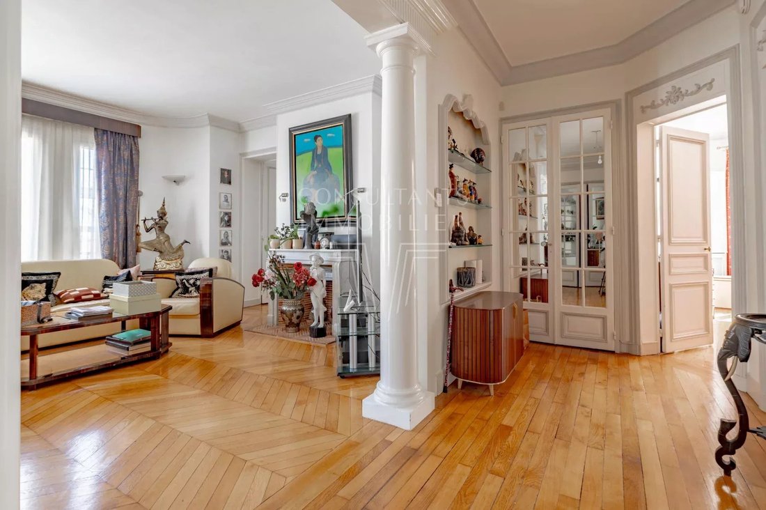 Apartment in Saint Philippe du Roule, Paris 8e Arrondissement, Paris 4 - 18027511