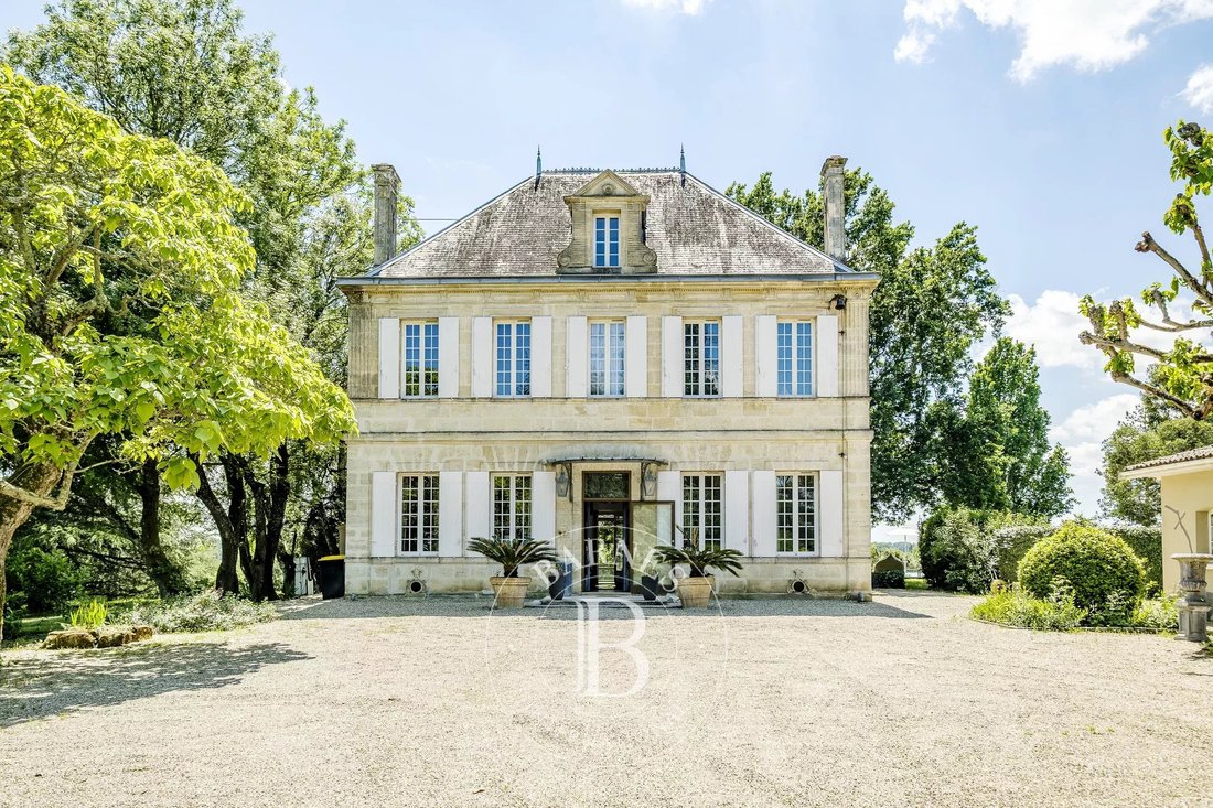Estate in Le Plateau, Saint-Loubes, France 1 - 18027520