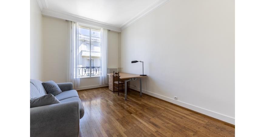Apartment in Auteuil Nord, Paris 16e Arrondissement, Paris 2 - 18029671