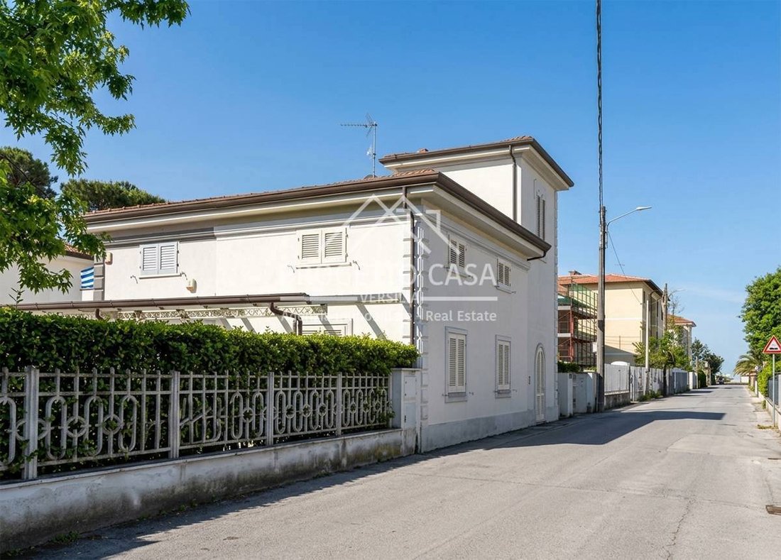 House in Tonfano, Pietrasanta, Italy 2 - 15676179