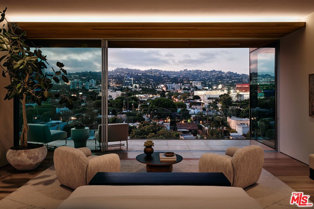 Condo in Los Angeles, California, United States 4 - 18028665