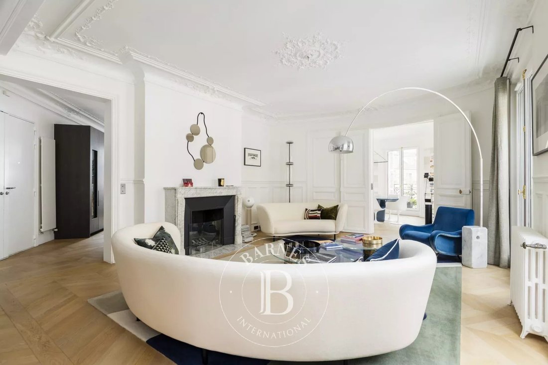 Apartment in Saint Germain des Prés, Paris 6e Arrondissement, Paris 1 - 18027406