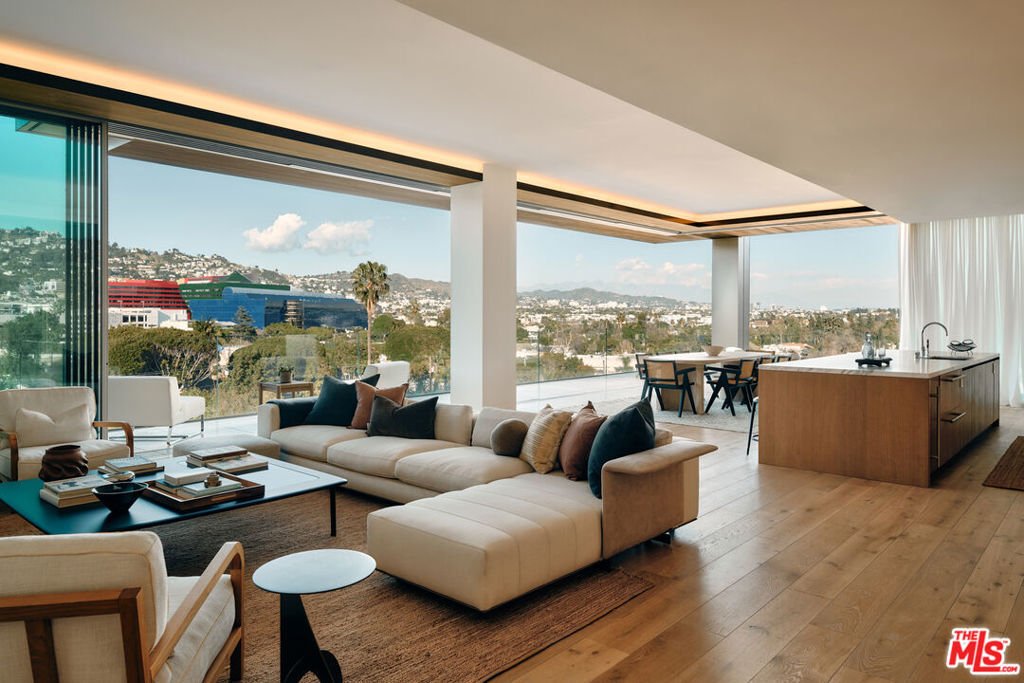 Condo in Los Angeles, California, United States 3 - 18028665