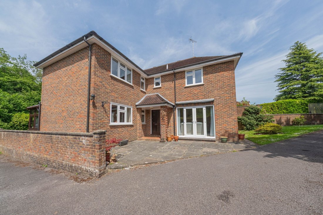 House in Haywards Heath, England 1 - 17519875
