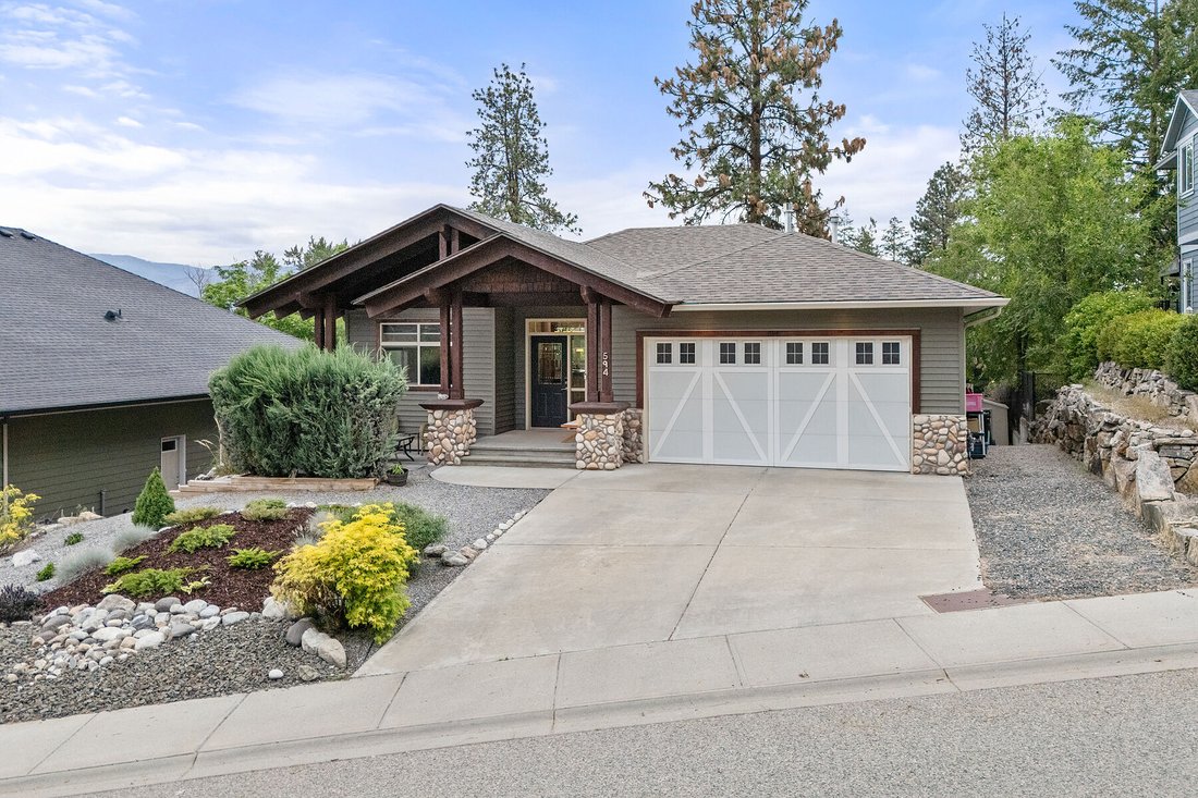 House in Kelowna, British Columbia, Canada 1 - 18030872