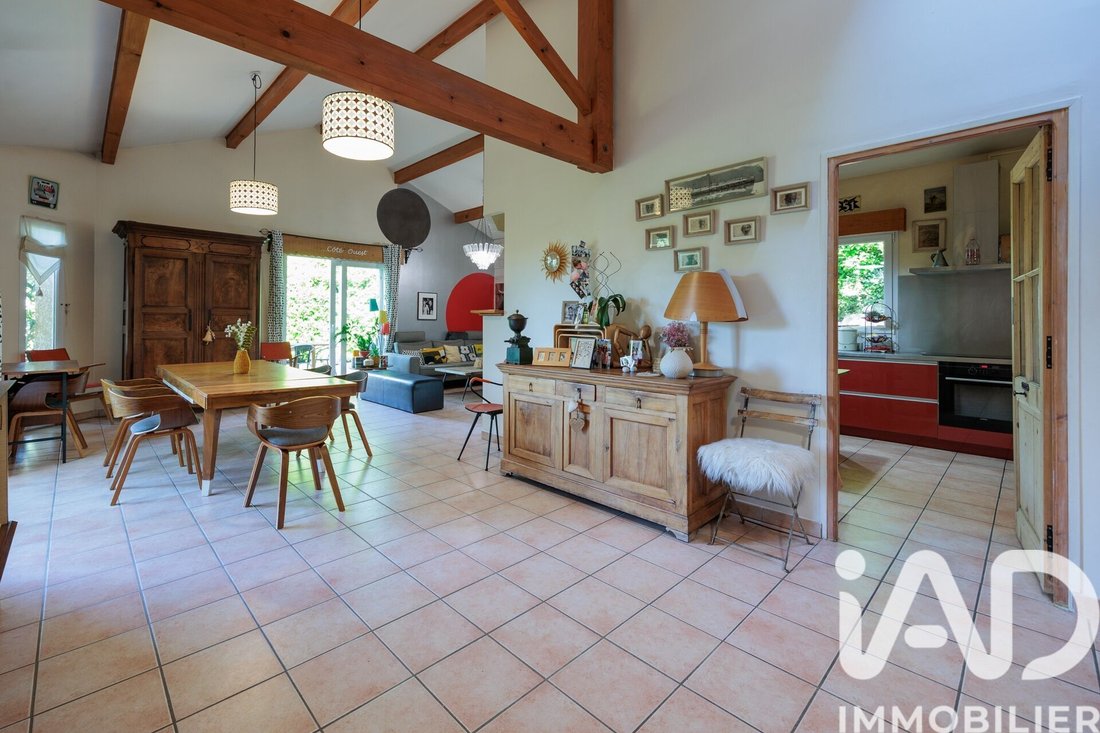 Casa a Saint-Genis-les-Ollières, Auvergne-Rodano-Alpi, Francia 2 - 18035395