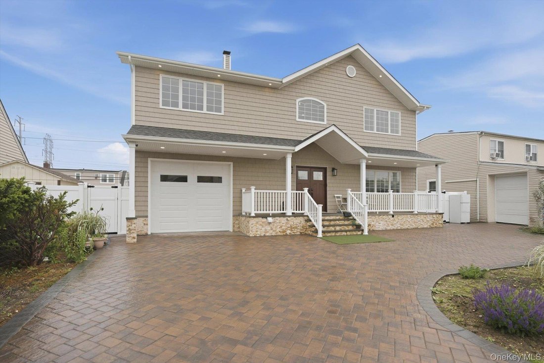 House in Levittown, New York, United States 2 - 18028331