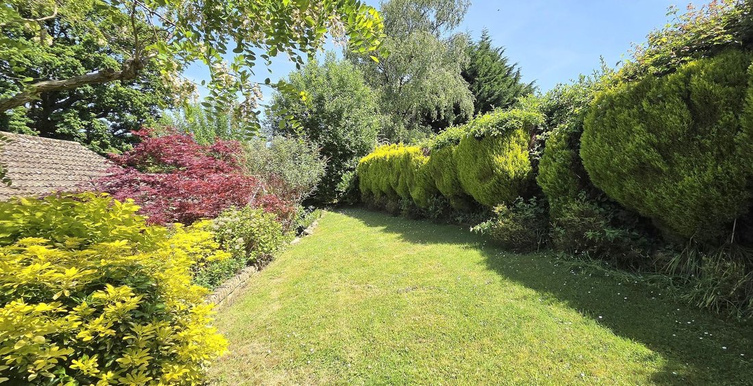 Bungalow in Lindfield, England 4 - 18030910