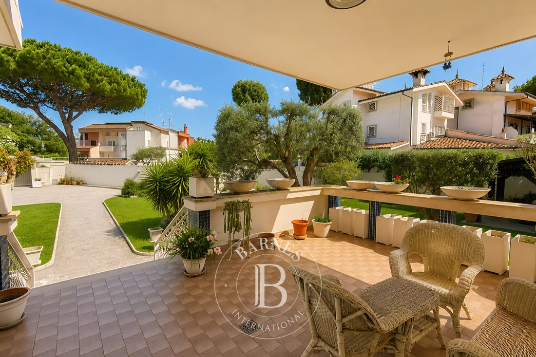 Villa in Infernetto, Rome, Lazio 2 - 18027522
