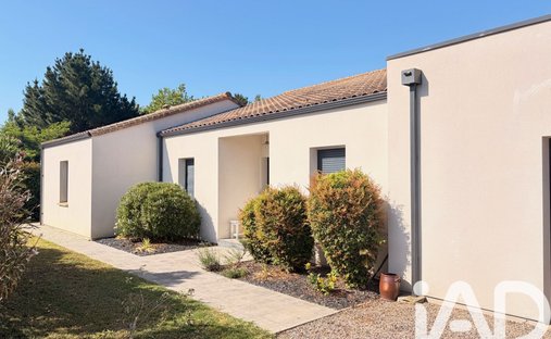 House in Olonne-sur-Mer, Les Sables-d'Olonne, France 1