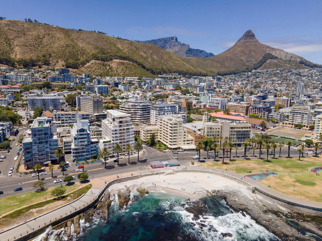 Apartment in Three Anchor Bay, Cape Town, South Africa 3 - 18027963