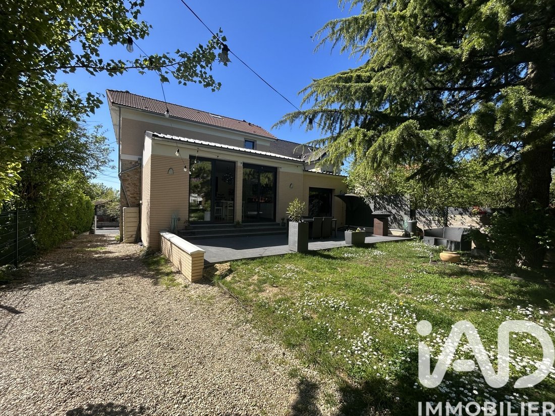 House in Sucy-en-Brie, Ile-de-France, France 1 - 18035527
