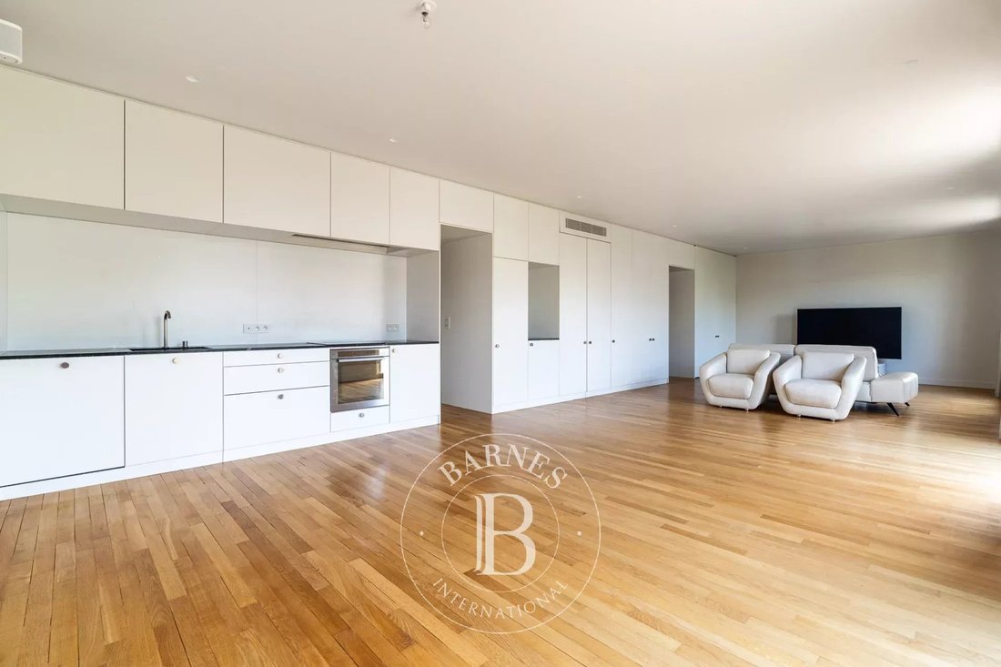 Apartment in Saint James-Général Koenig, Neuilly-sur-Seine, France 2 - 18027564