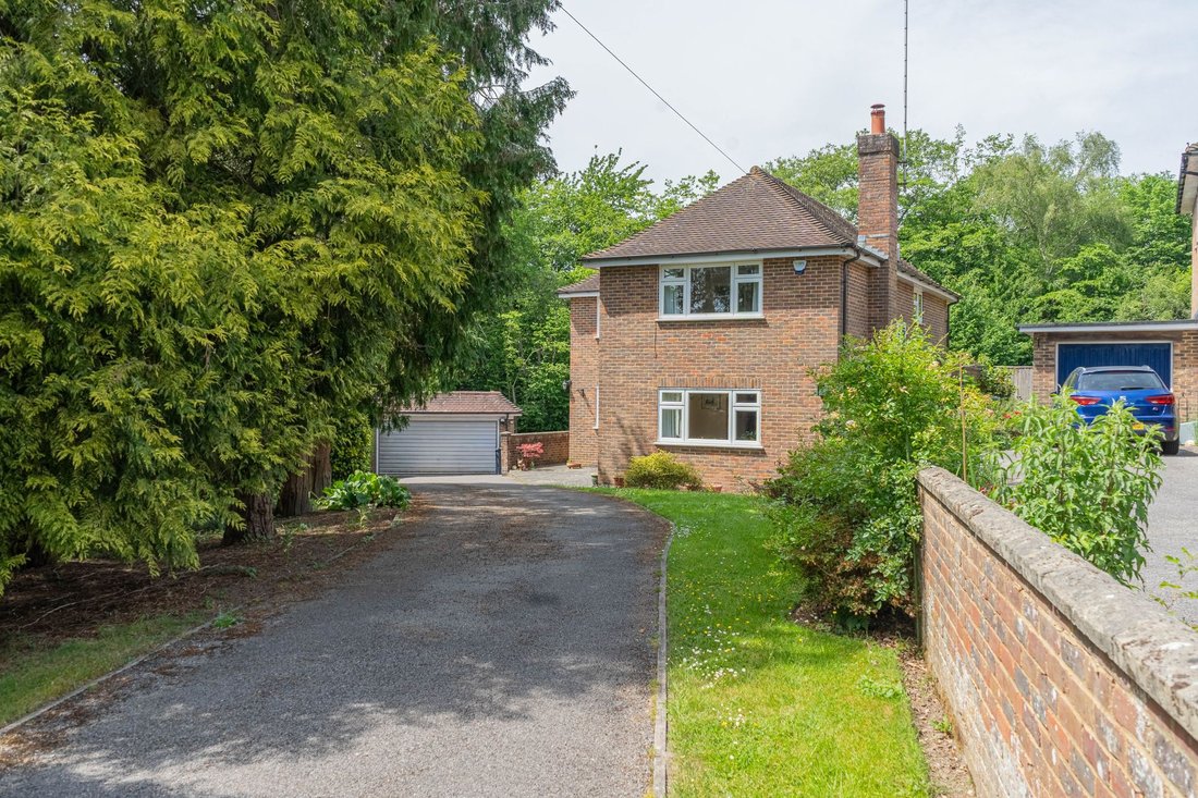 House in Haywards Heath, England 4 - 17519875
