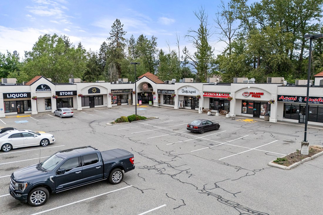 House in Kelowna, British Columbia, Canada 5 - 18030872