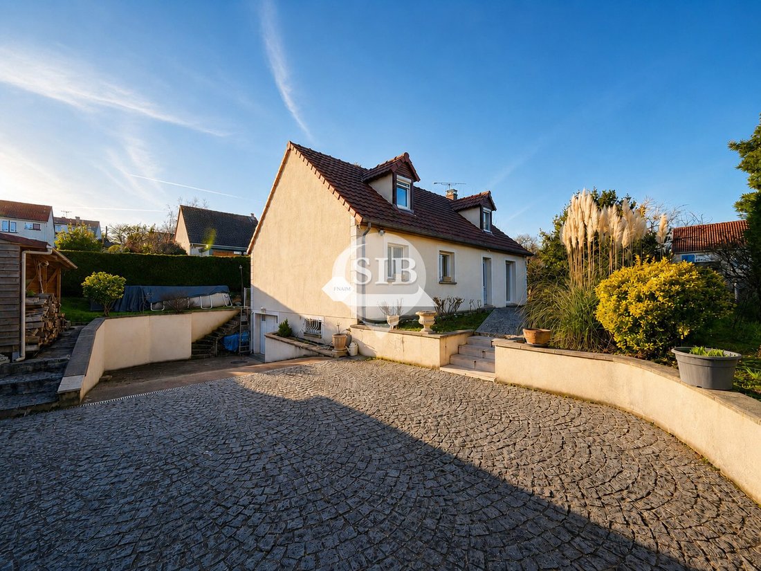 House in La Ville-du-Bois, Ile-de-France, France 1 - 17244852