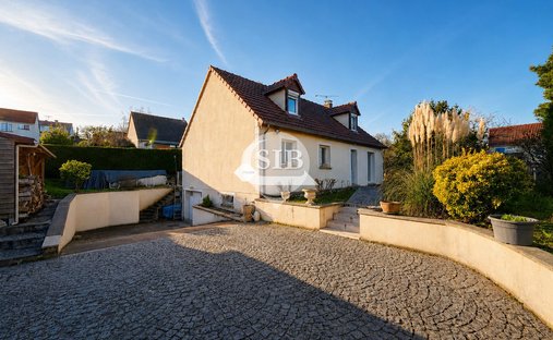 House in La Ville-du-Bois, Ile-de-France, France 1