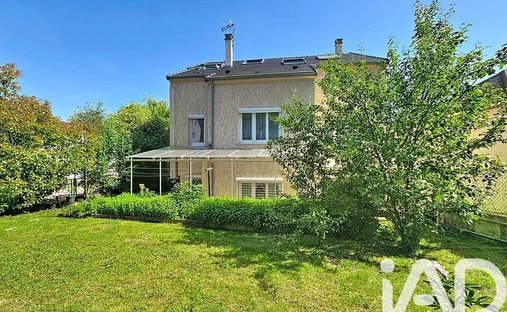 House in Epinay-sous-Senart, Ile-de-France, France 1