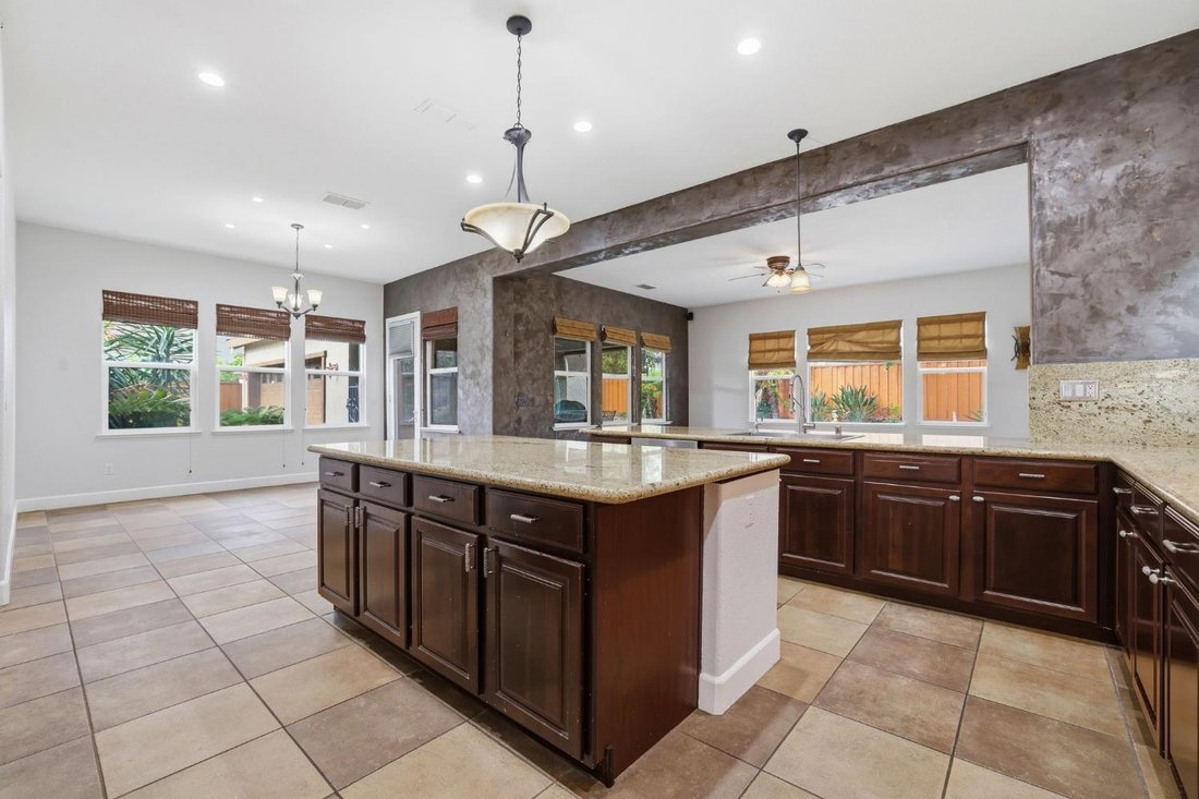 House in Elk Grove, California, United States 4 - 18031235