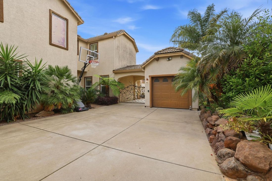 House in Elk Grove, California, United States 2 - 18031235