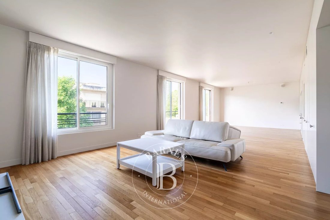 Apartment in Saint James-Général Koenig, Neuilly-sur-Seine, France 3 - 18027564