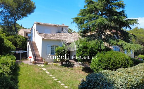 Villa in Frejus, Provence-Alpes-Côte d'Azur, France 1