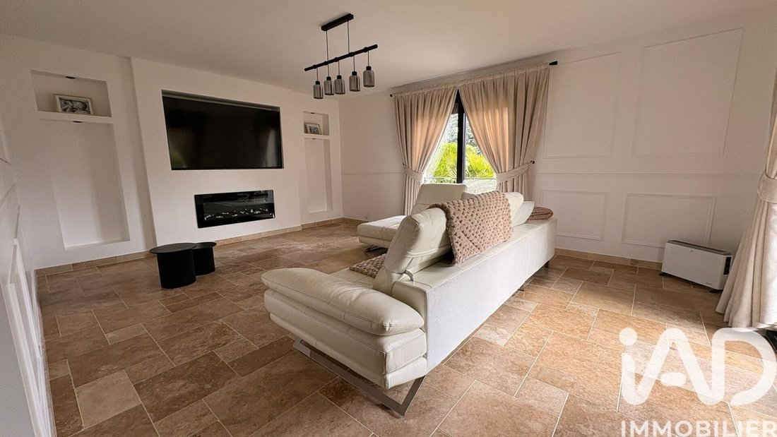 House in Montfermeil, Ile-de-France, France 4 - 18035541