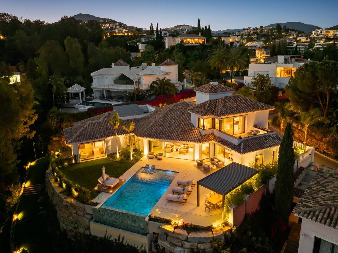 Villa in La Quinta, Benahavis, Andalusia 1 - 18033071