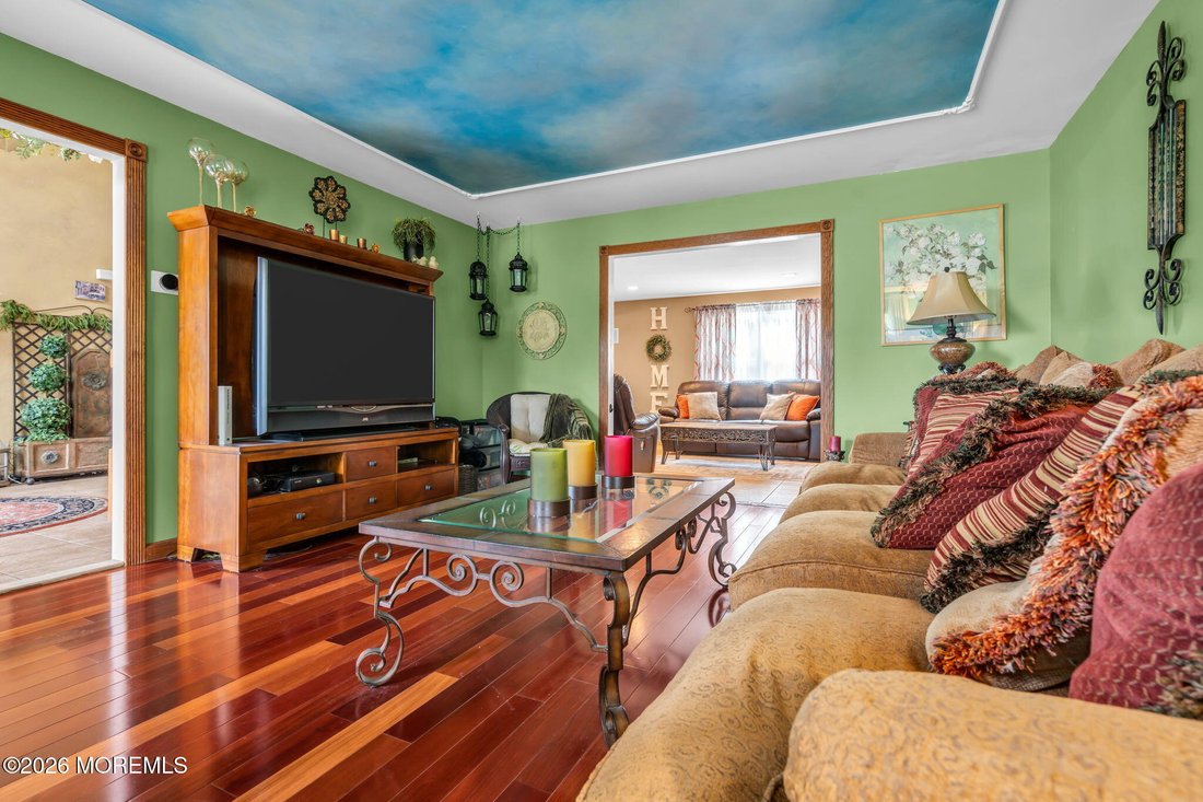 House in Marlboro Township, New Jersey, United States 5 - 18033034