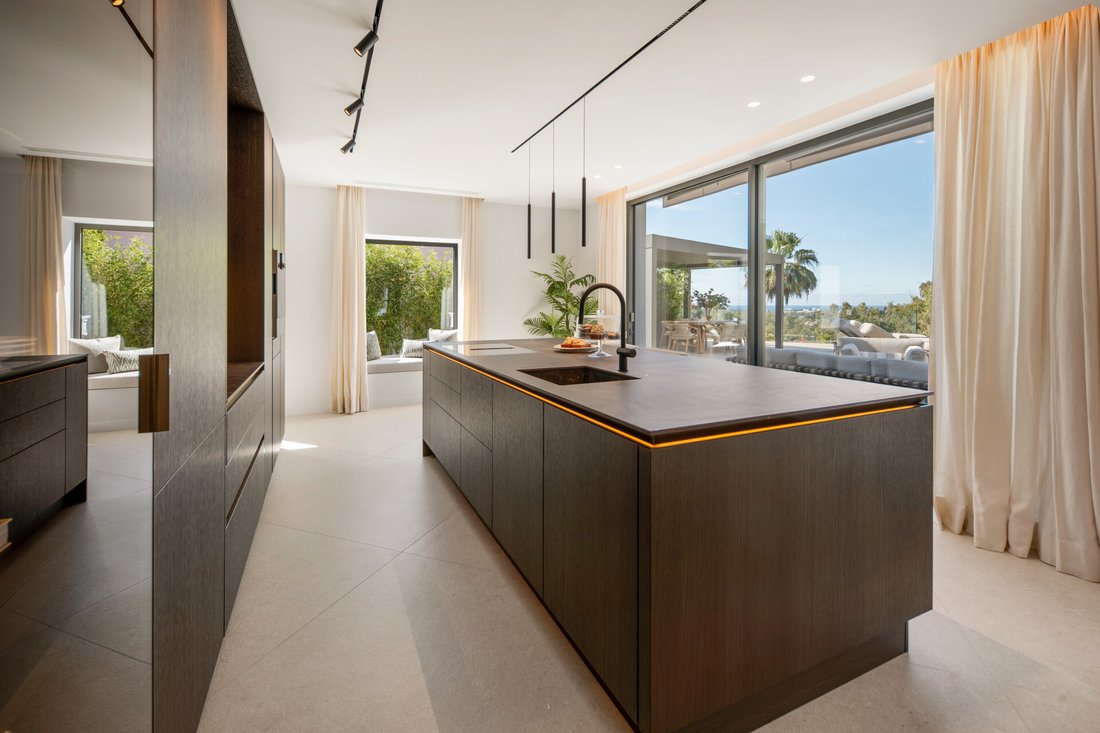 Villa in La Quinta, Benahavis, Andalusia 4 - 18033071