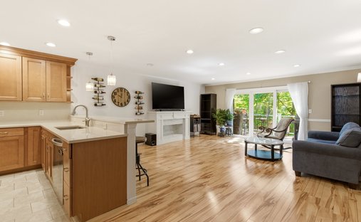 Townhouse in Halesite, New York, United States 1