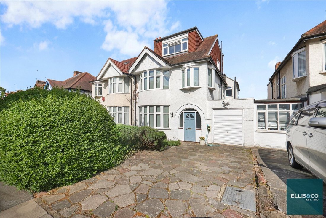 House in Barnet, England 1 - 18028603