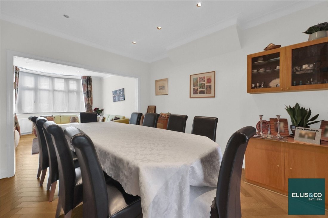 House in Barnet, England 4 - 18028603