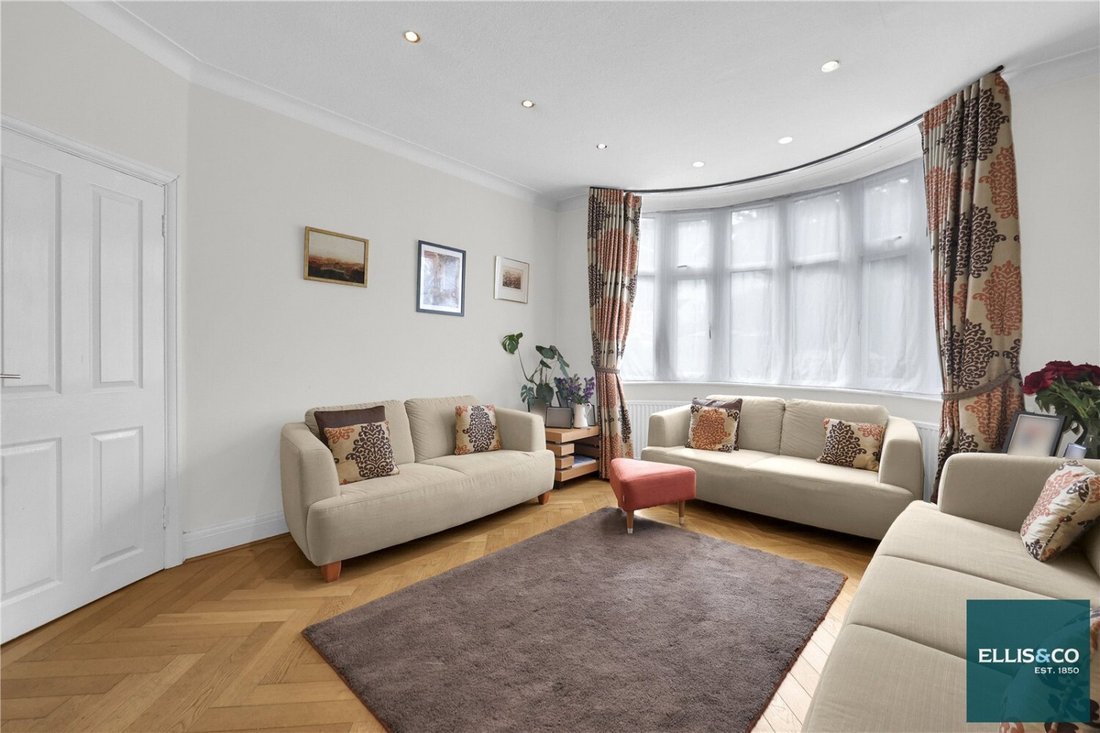 House in Barnet, England 2 - 18028603
