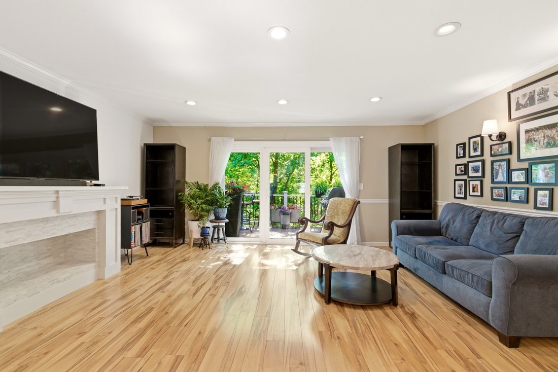Townhouse in Halesite, New York, United States 5 - 18032862