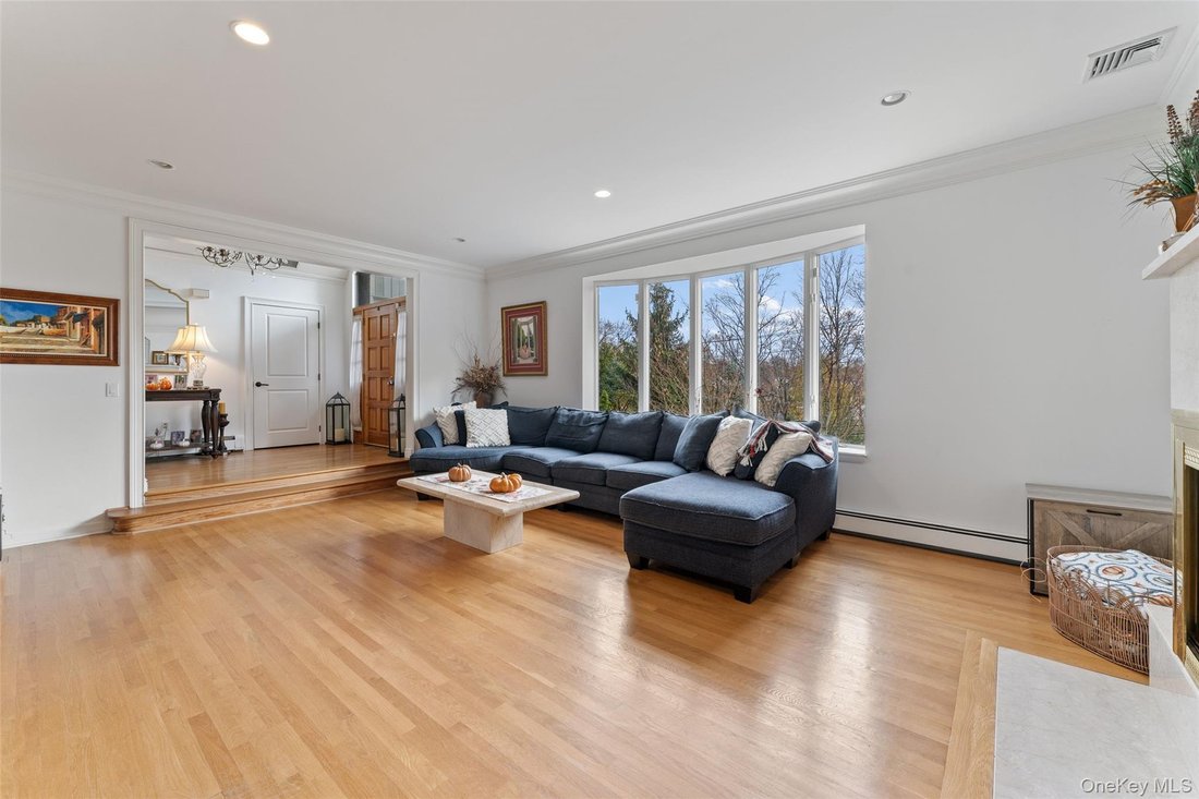 House in White Plains, New York, United States 5 - 18033197