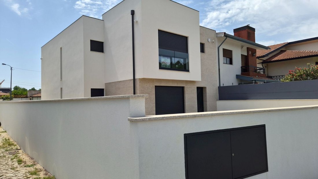 Townhouse in Vila Nova da Telha, Porto District, Portugal 1 - 15331395
