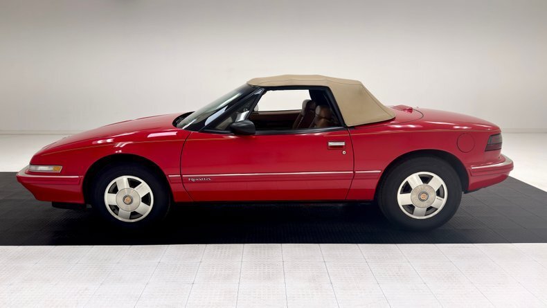 Cabriolet in Morgantown, United States 3 - 18033810