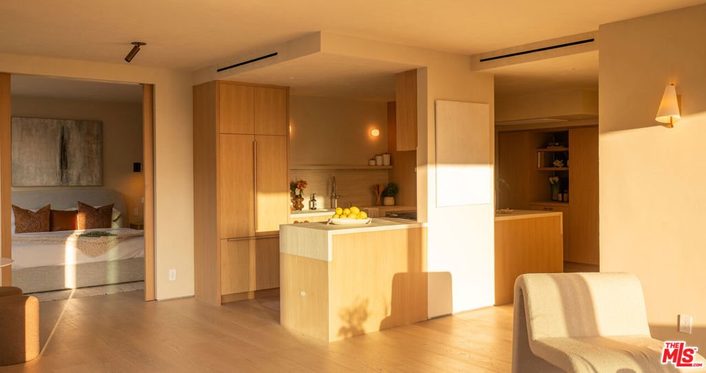 Condo in Los Angeles, California, United States 5 - 18032946