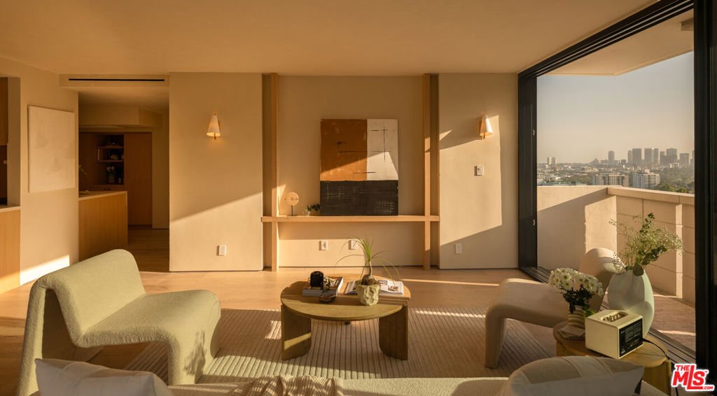 Condo in Los Angeles, California, United States 1 - 18032946