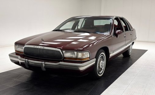 144 208 Miles/Well Cared For/5.7 Liter L05 V8/4L60E Auto/Luxurious Ride in Morgantown, United States 1