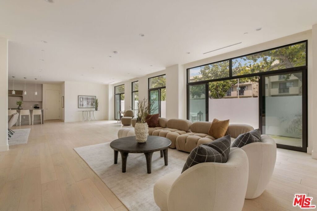 Condo in Beverly Hills, California, United States 1 - 18032955