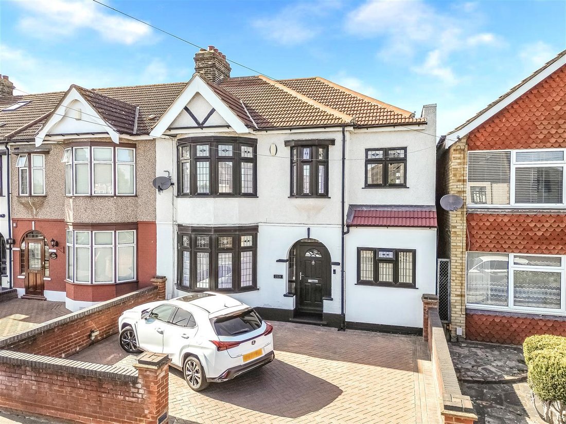 House in Goodmayes, Ilford, England 1 - 18033111